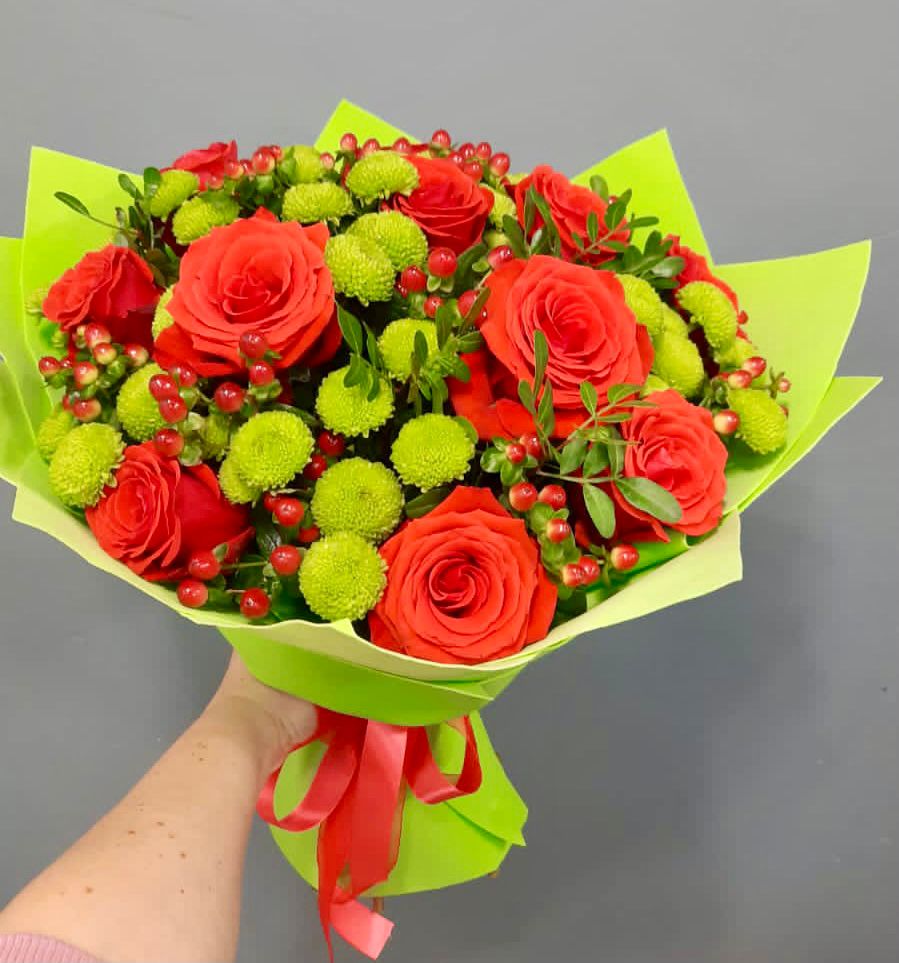 Букет цветов из: Хризантемы и Розы в Старощербиновской