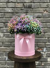 Цветочная композиция из Гипсофила и Розы в шляпной коробке в Старощербиновской