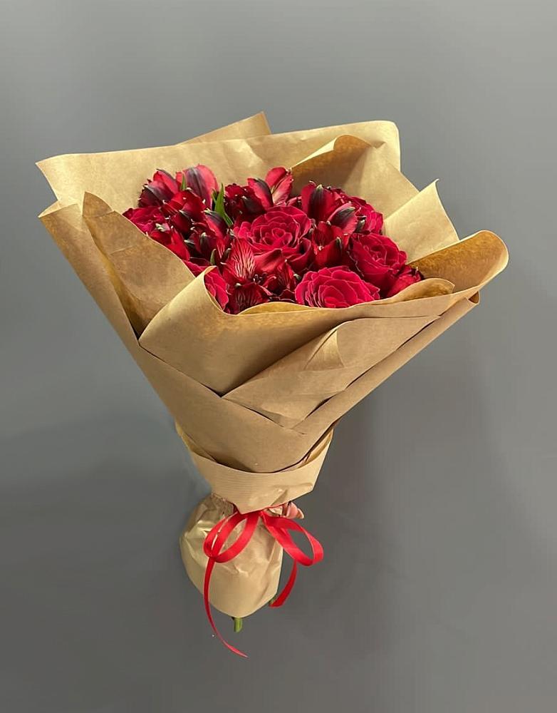 Букет цветов из: Альстромерии и Розы в Старощербиновской