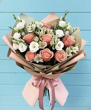 Букет цветов из:  Розы, Альстромерии и Лизиантусы #REPLACE_PRED# Старощербиновской