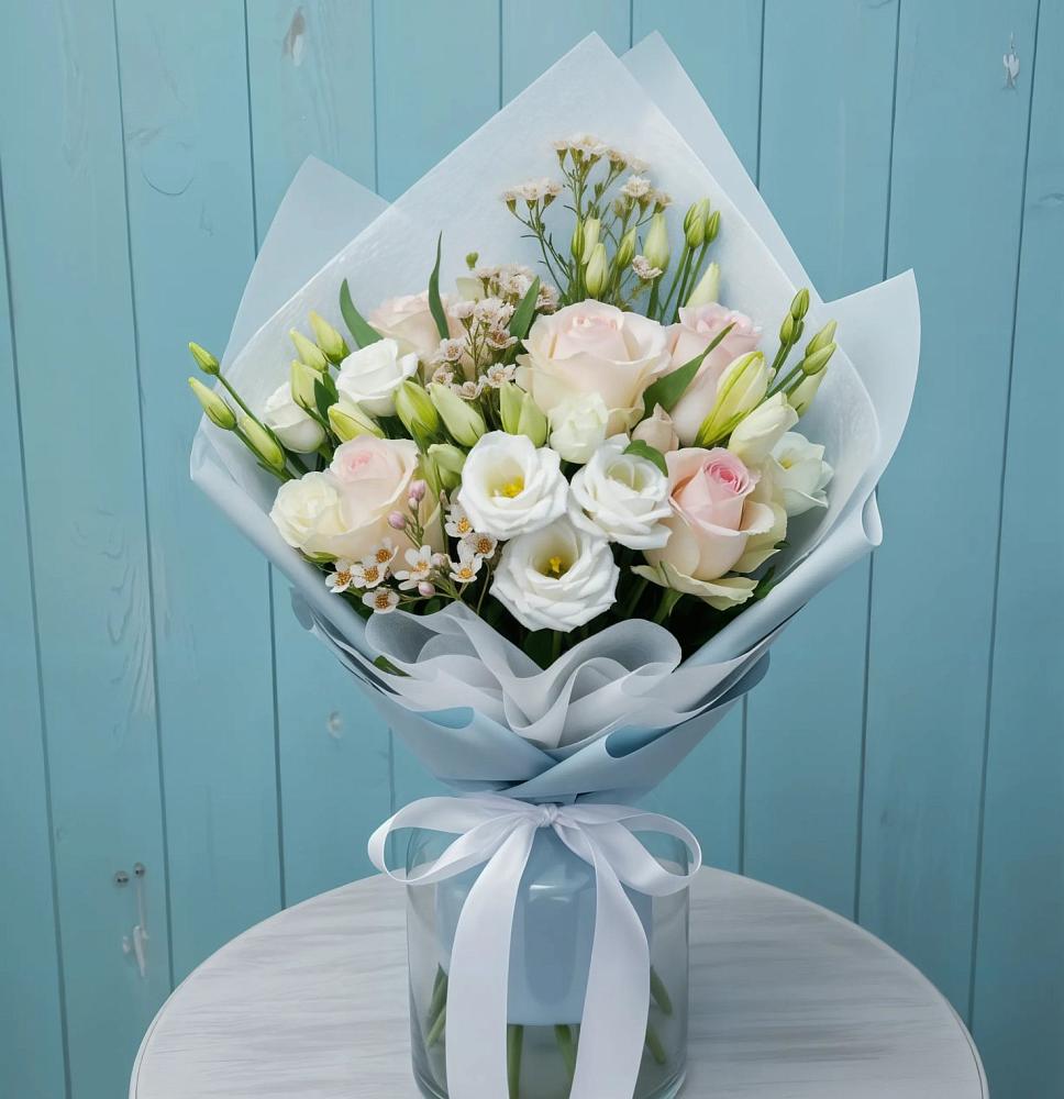 Букет цветов из: Розы и Лизиантусы в Старощербиновской