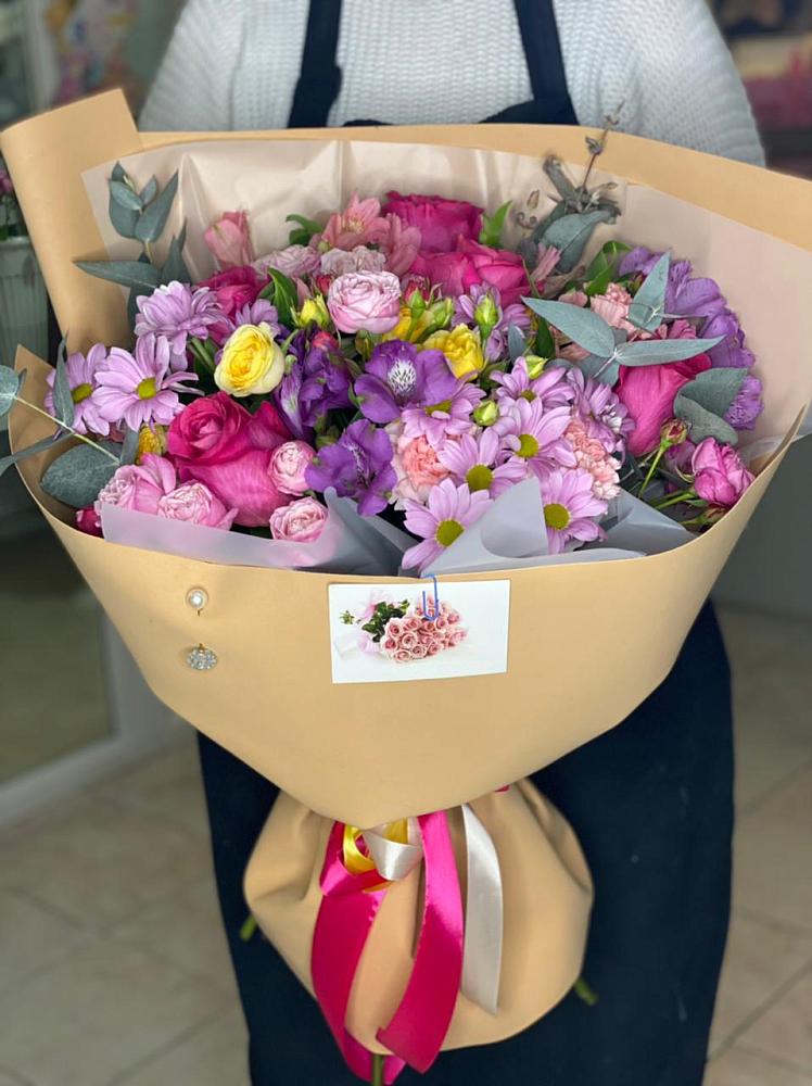 Букет цветов из: Хризантемы, Гвоздики и Альстромерии в Старощербиновской