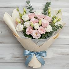 Букет цветов из:  Лизиантусы в Старощербиновской