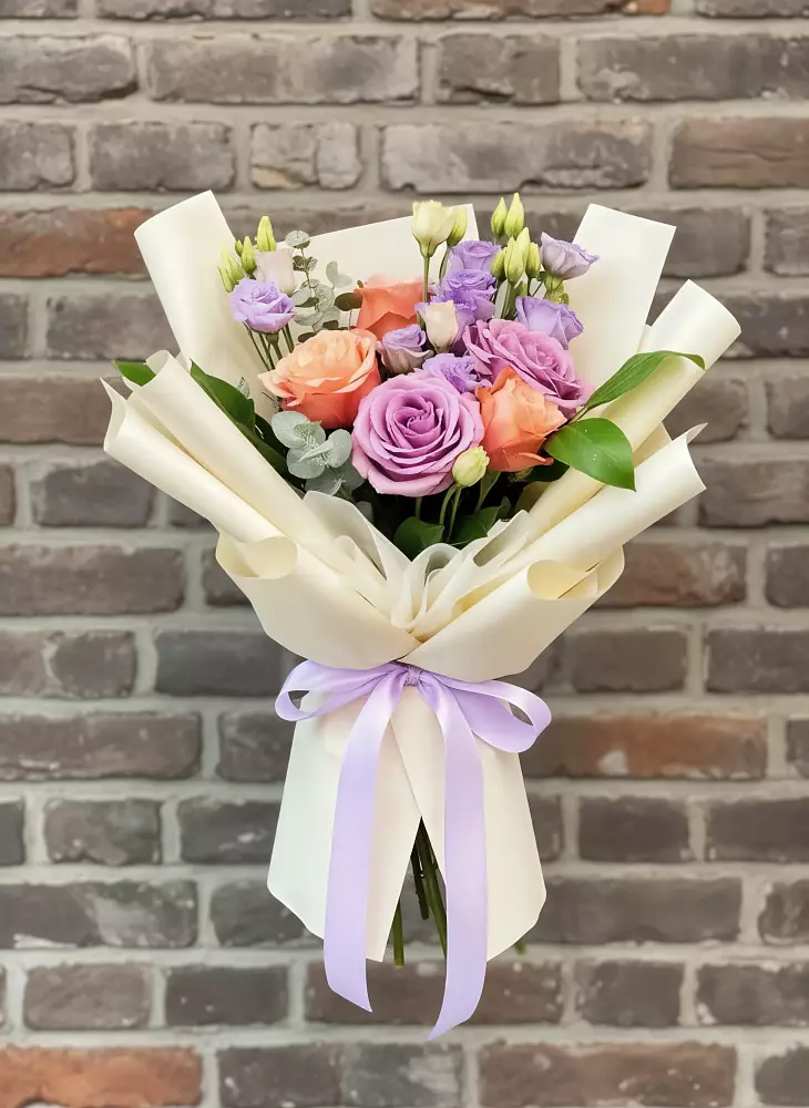 Букет цветов из: Лизиантусы и Розы в Старощербиновской