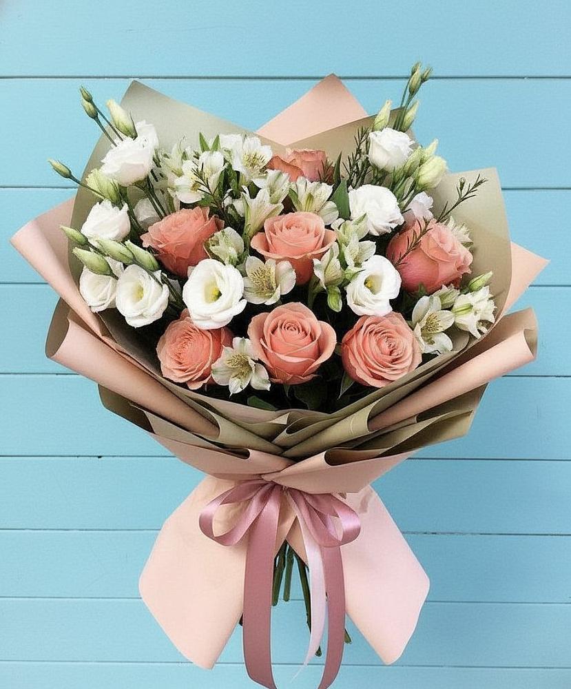 Букет цветов из: Розы, Альстромерии и Лизиантусы в Старощербиновской