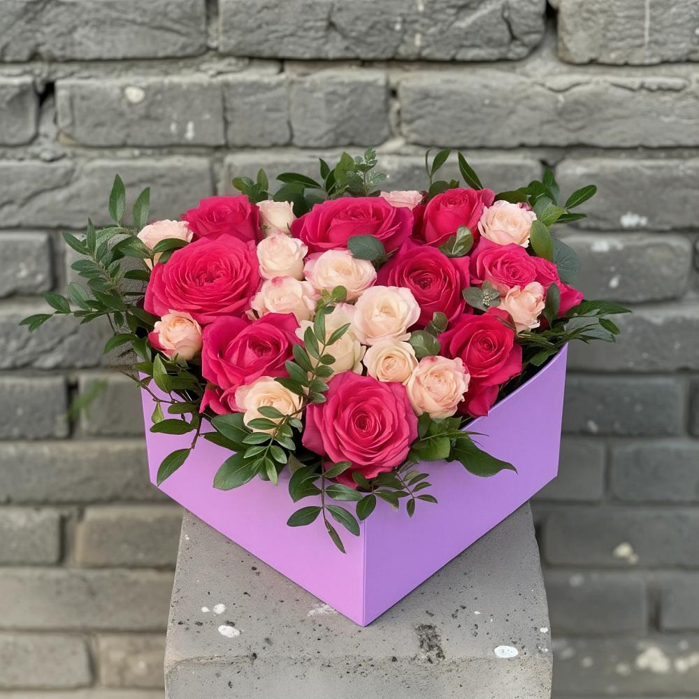 Цветочная композиция из Розы в коробке в Старощербиновской