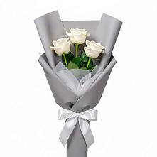 Букет 3 белые розы в Старощербиновской