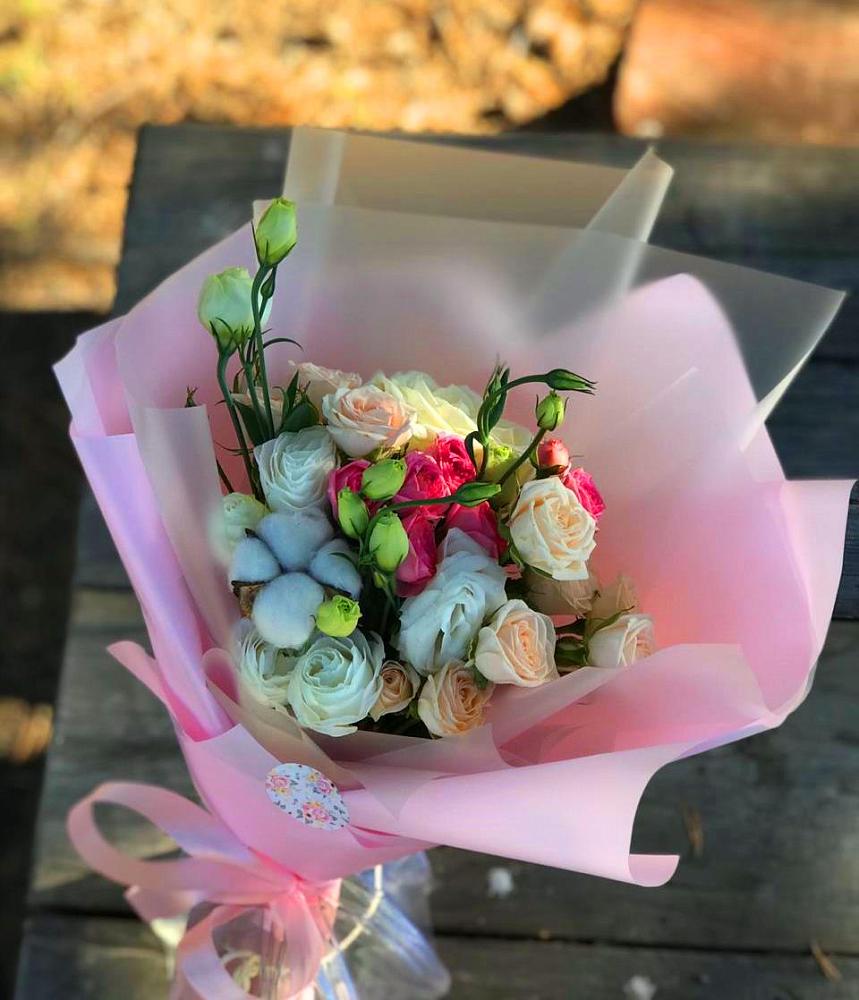 Букет цветов из: Розы и Лизиантусы в Старощербиновской