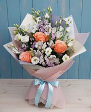 Букет цветов из:  Лизиантусы, Розы, Альстромерии и Гипсофила в Старощербиновской