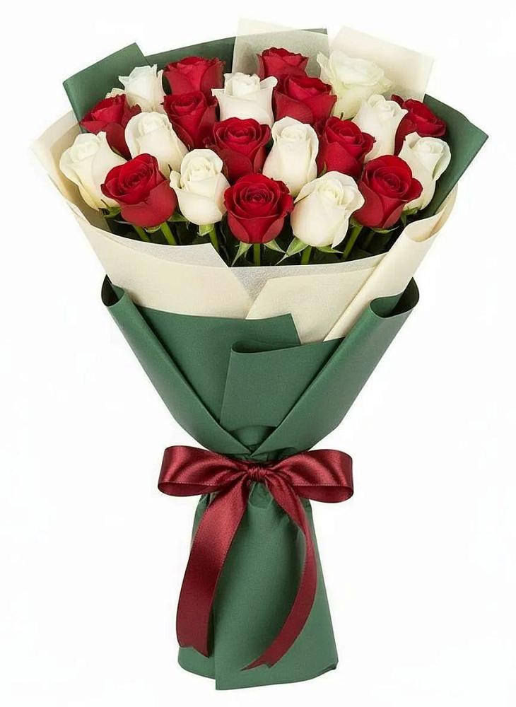Букет Микс из красных и белых роз в Старощербиновской