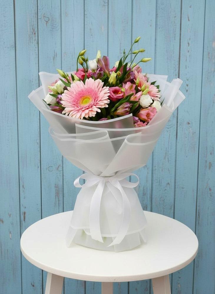 Букет цветов из: Герберы, Альстромерии и Лизиантусы в Старощербиновской