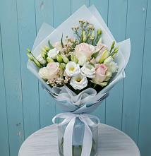 Букет цветов из:  Розы и Лизиантусы #REPLACE_PRED# Старощербиновской