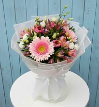 Букет цветов из:  Герберы, Альстромерии и Лизиантусы #REPLACE_PRED# Старощербиновской