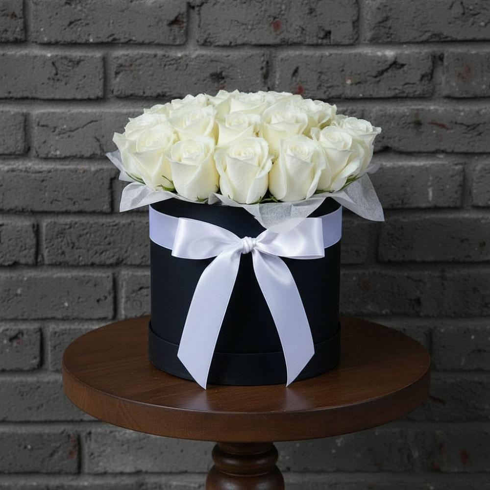 Цветочная композиция из Розы в шляпной коробке в Старощербиновской