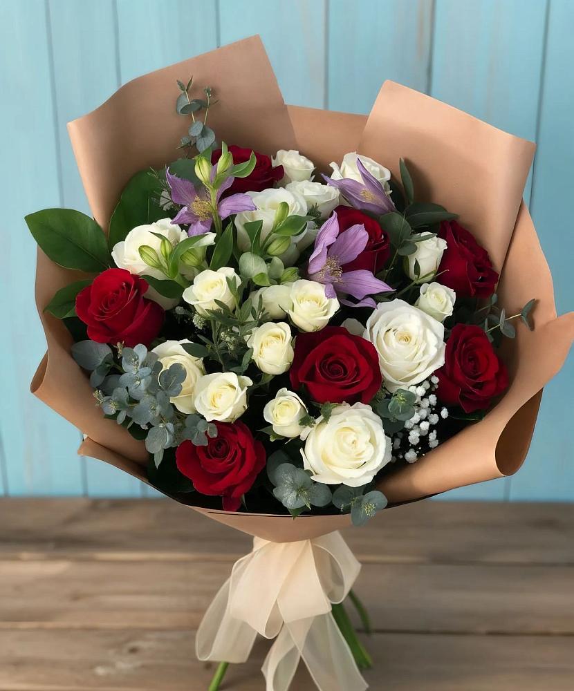 Букет цветов из: Розы и Альстромерии в Старощербиновской