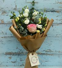 Букет цветов из:  Розы и Лизиантусы в Старощербиновской