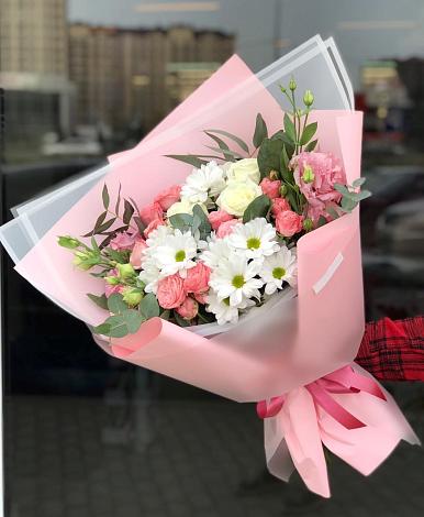 Букет цветов из: Розы, Лизиантусы и Хризантемы в Старощербиновской