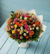 Букет Микс из разноцветных кустовых роз в Старощербиновской