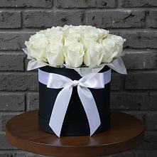 Цветочная композиция из Розы в шляпной коробке в Старощербиновской